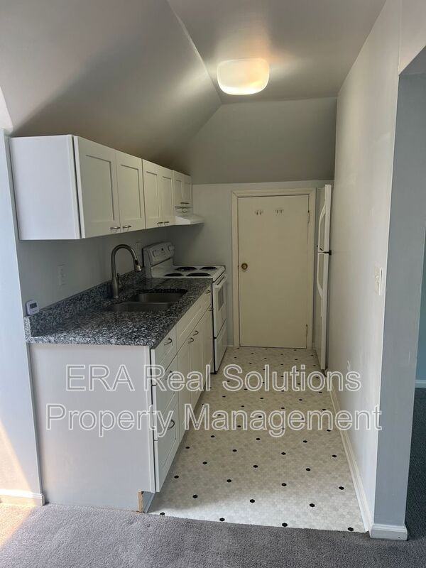 220 Loraine Ave #5 - Photo 2 of 17