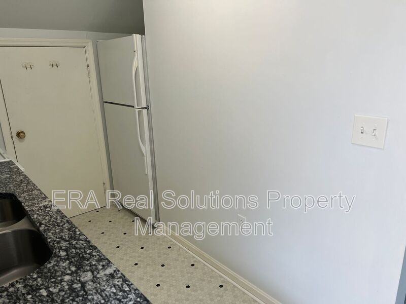 220 Loraine Ave #5 - Photo 3 of 17