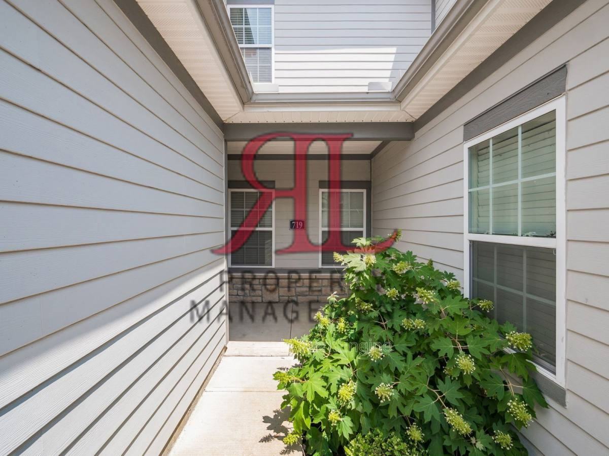 719 Wintergreen Way - Photo 2 of 10