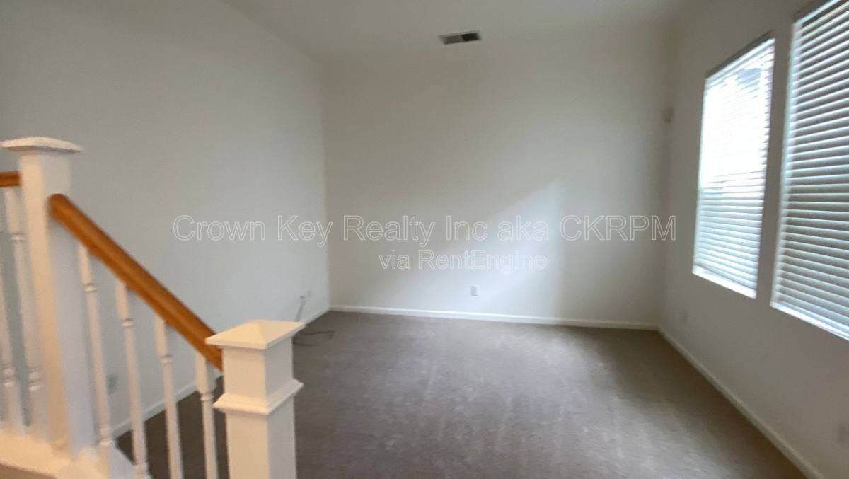 2978 Jackson Ave - Photo 2 of 10
