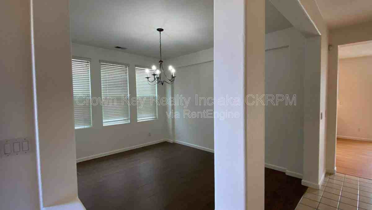 2978 Jackson Ave - Photo 3 of 10