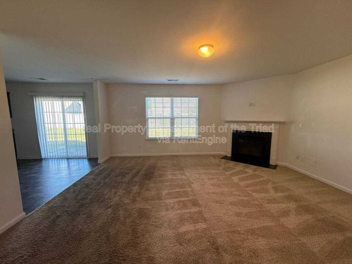 1907 Northrop Dr - Photo 3 of 10