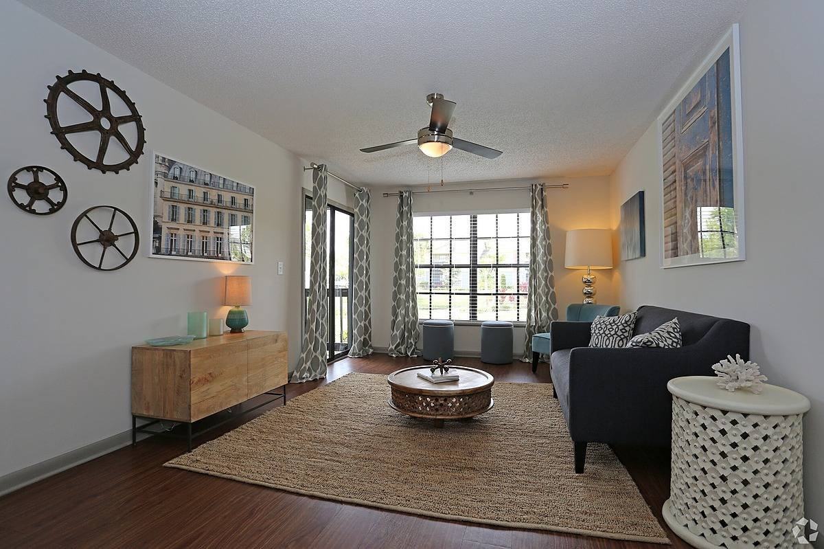 15422 Livingston Ave - Photo 3 of 14