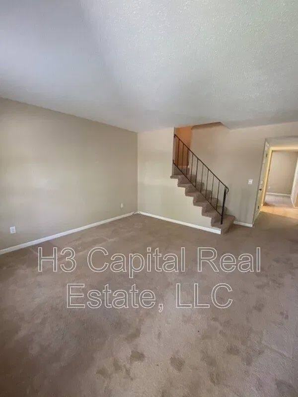 112 Sunnyside St #B - Photo 2 of 10