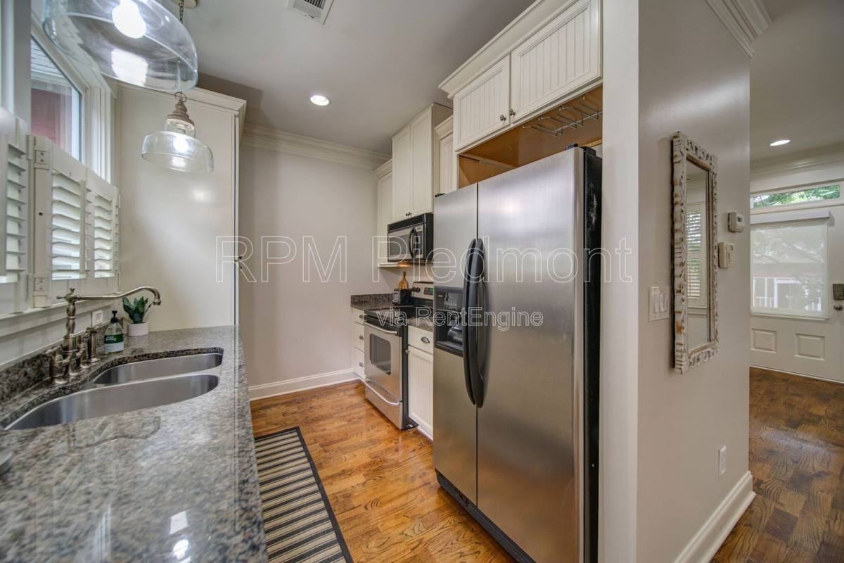 622 John Wesley Dobbs Ave Ne - Photo 6 of 10