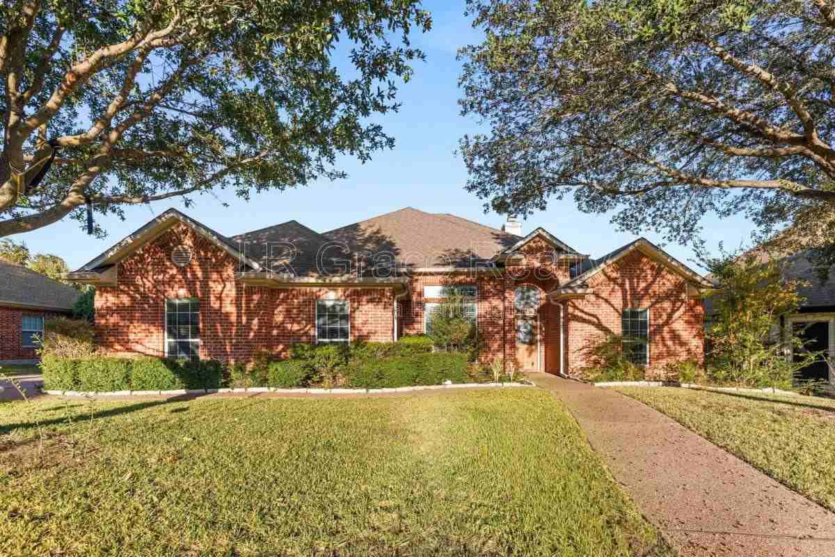 1405 Gunnison Dr - Photo 3 of 10