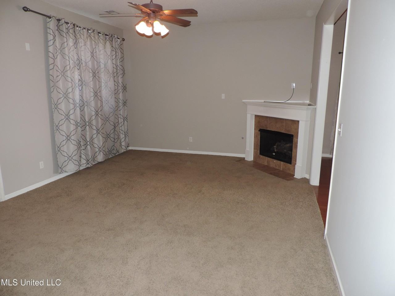 5784 Bedford Loop E - Photo 2 of 23