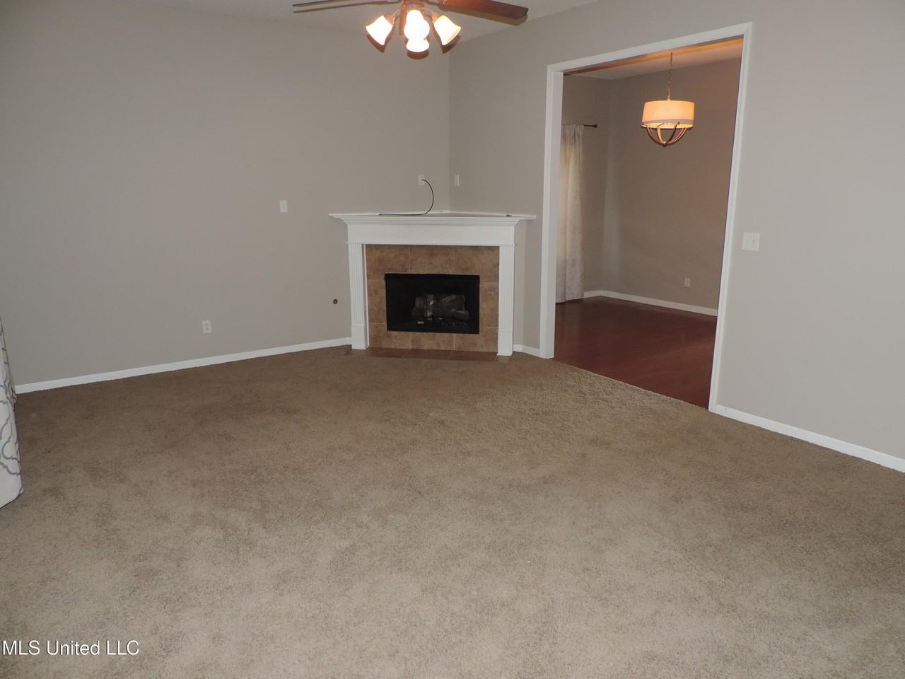 5784 Bedford Loop E - Photo 3 of 23