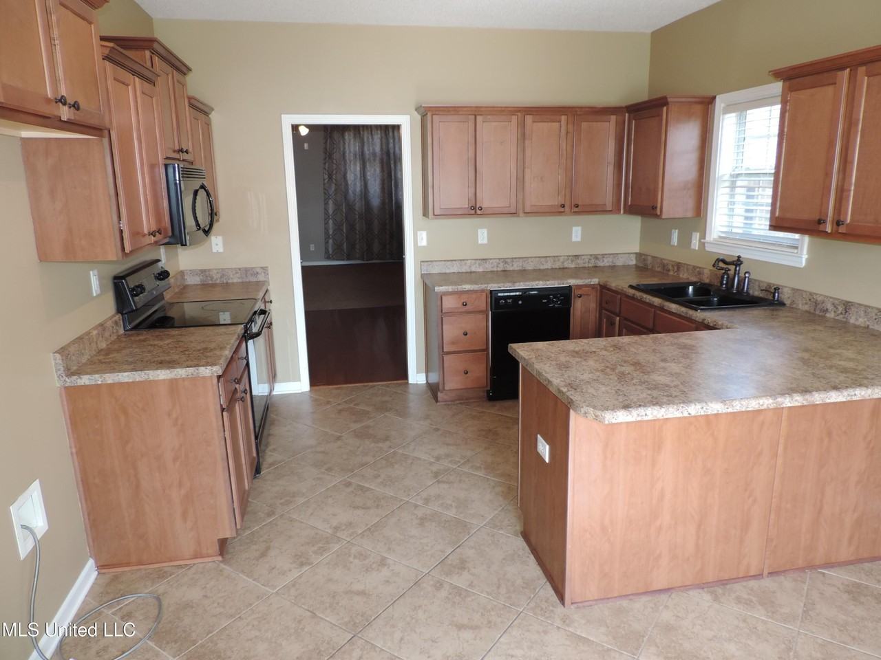 5784 Bedford Loop E - Photo 5 of 23