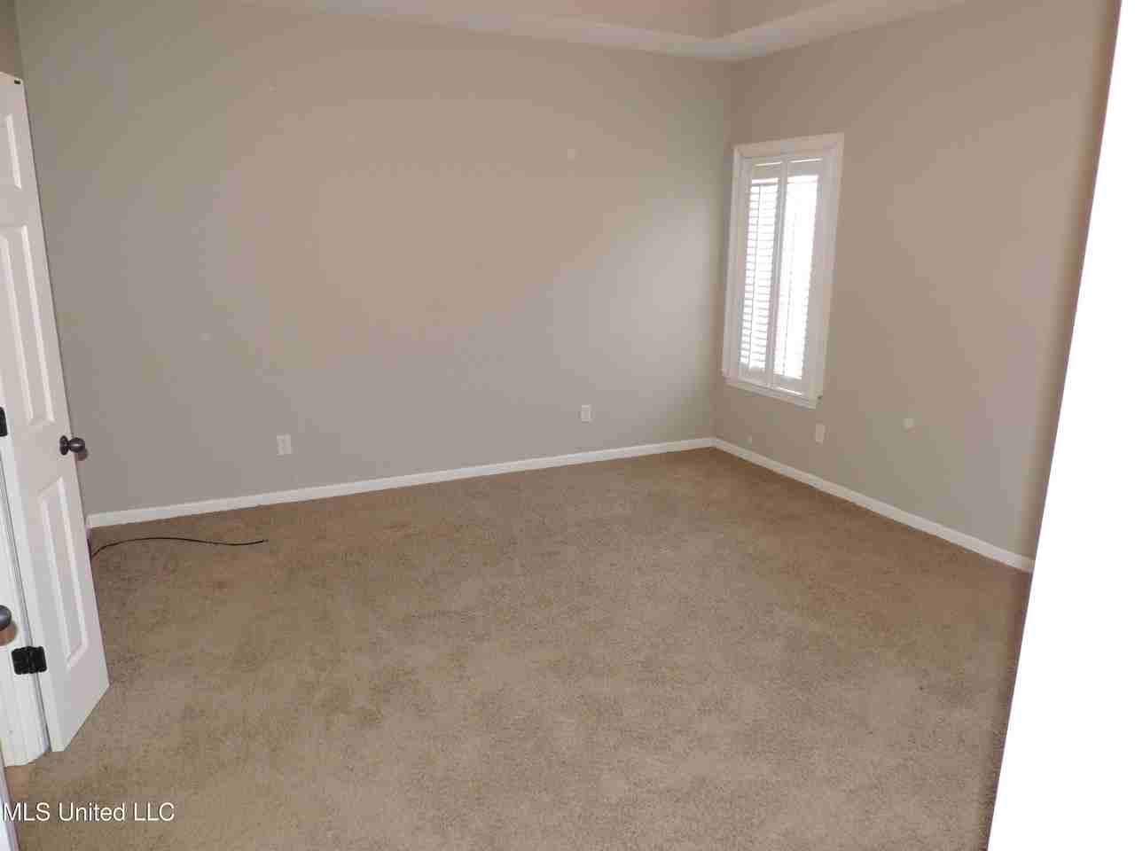 5784 Bedford Loop E - Photo 7 of 23