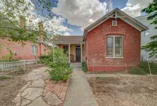 208 Edith Boulevard Southeast - Photo 1 of 1