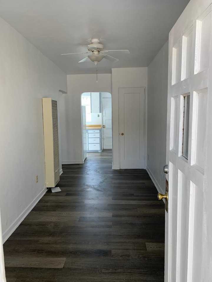 306 Walter St Se #B - Photo 3 of 12