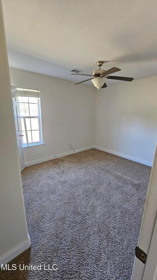 3111 Village Cir - Photo 7 of 13