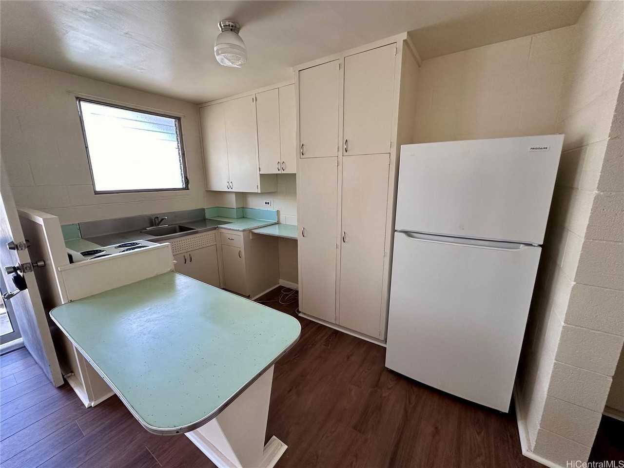 1920 Young St #2 - Photo 2 of 7