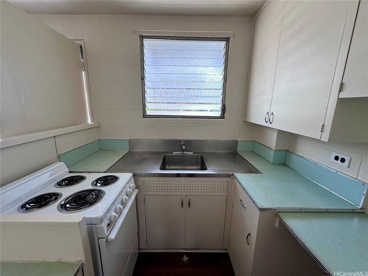 1920 Young St #2 - Photo 3 of 7