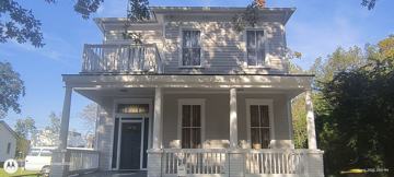 featured image of 1110 East Park Avenue Lane