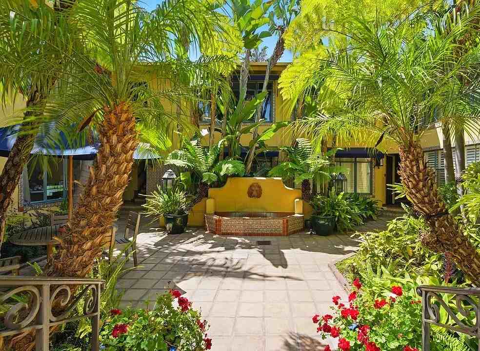 1615 N Laurel Ave - Photo 2 of 25