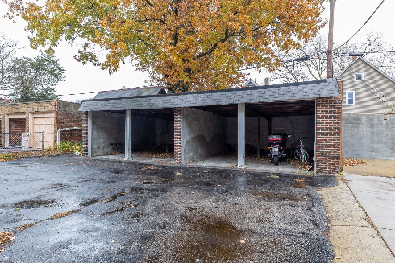 1361 Phelps Ave - Photo 2 of 3