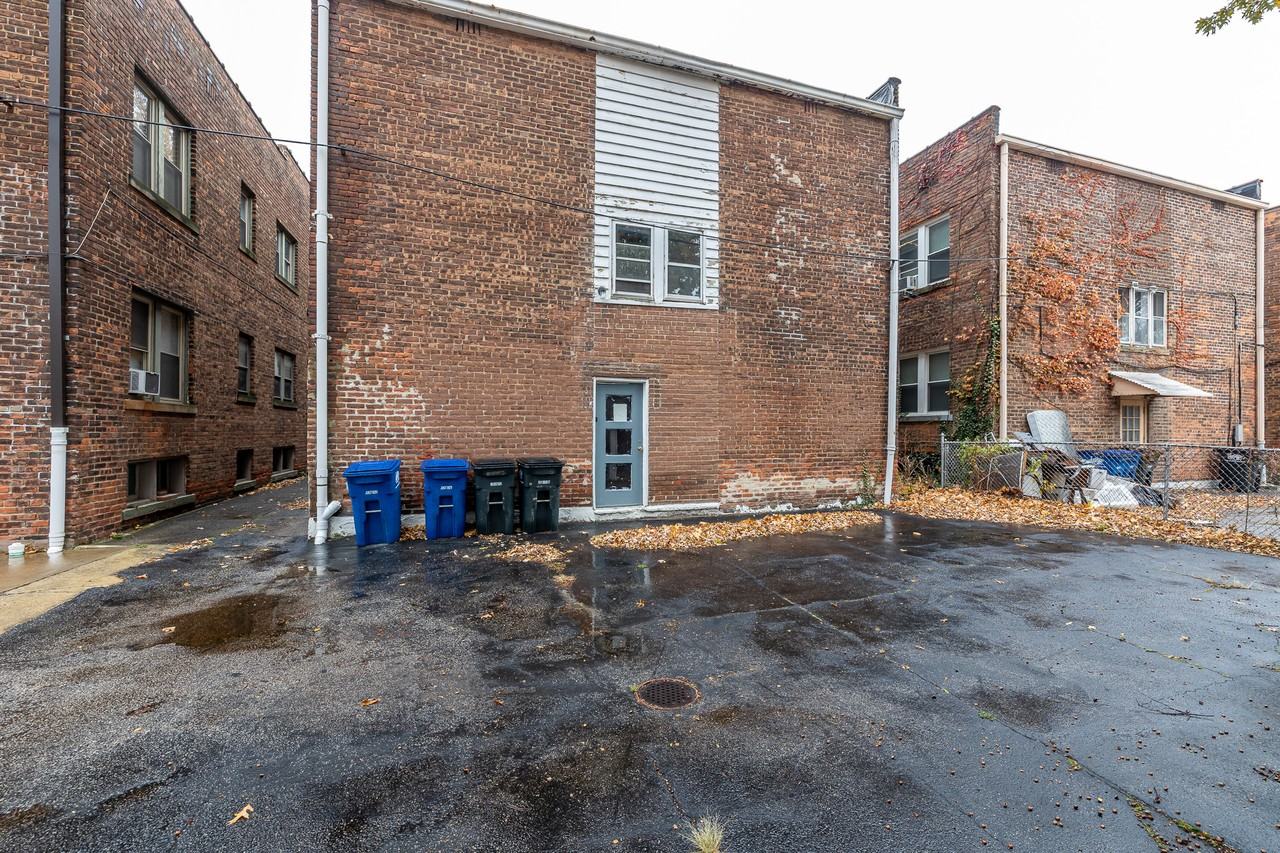 1361 Phelps Ave - Photo 3 of 3