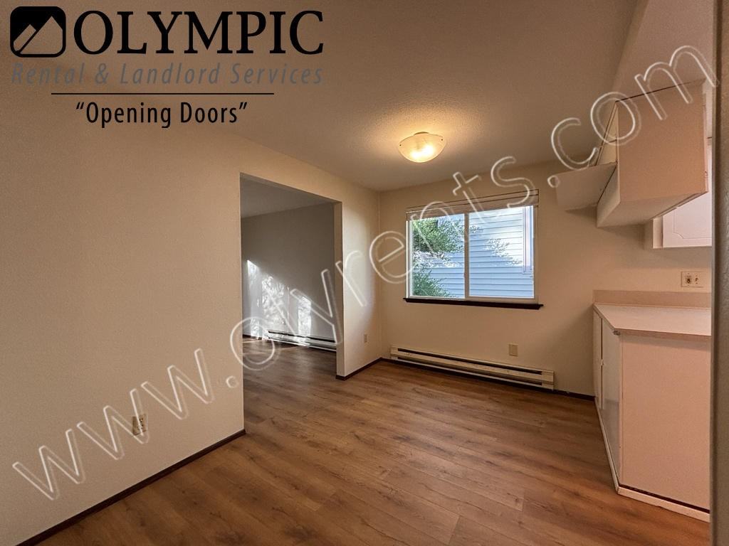 1307 Eastside St Ne - Photo 5 of 17