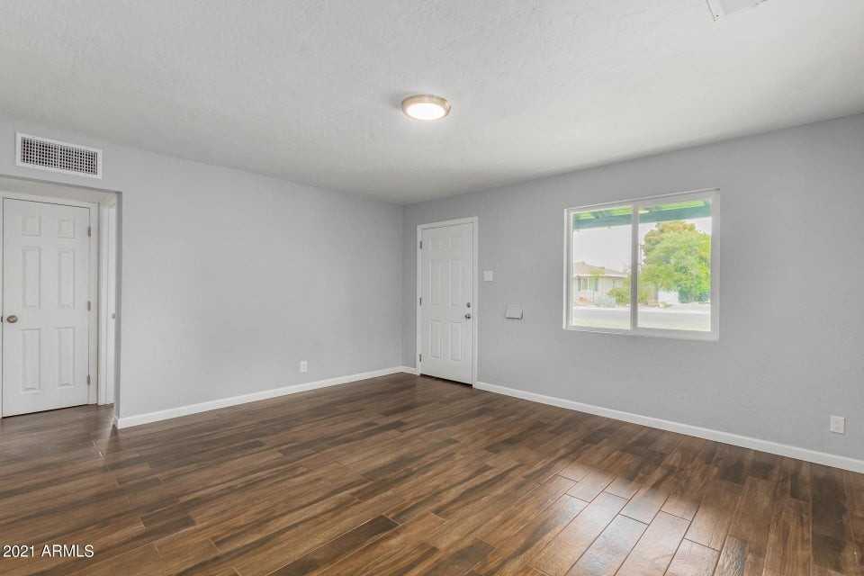 2241 West Whitton Avenue - Photo 2 of 6