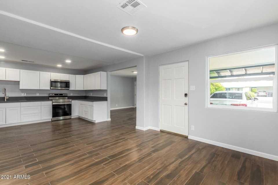 2241 West Whitton Avenue - Photo 3 of 6