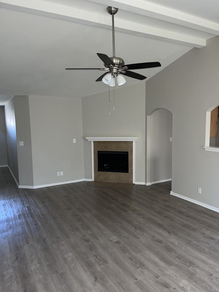 10702 N 146th East Ave - Photo 2 of 9