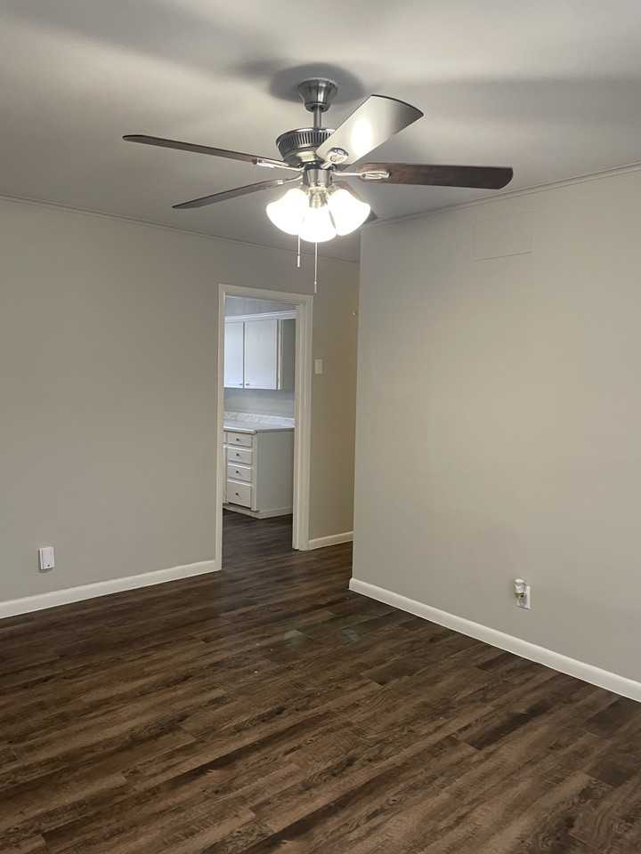 7015 Eddy Ln - Photo 6 of 24