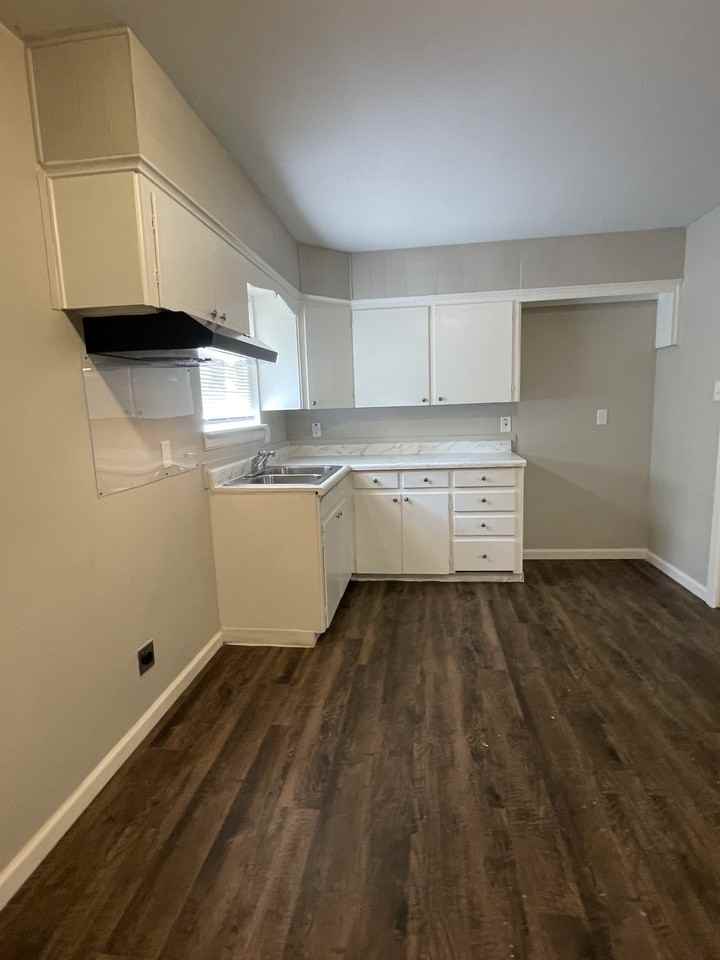 7015 Eddy Ln - Photo 7 of 24