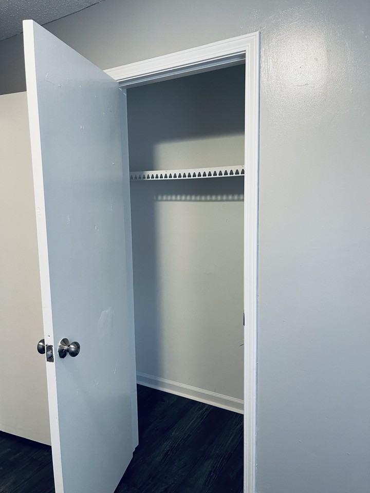 6630 Embassy Circle - Photo 6 of 17