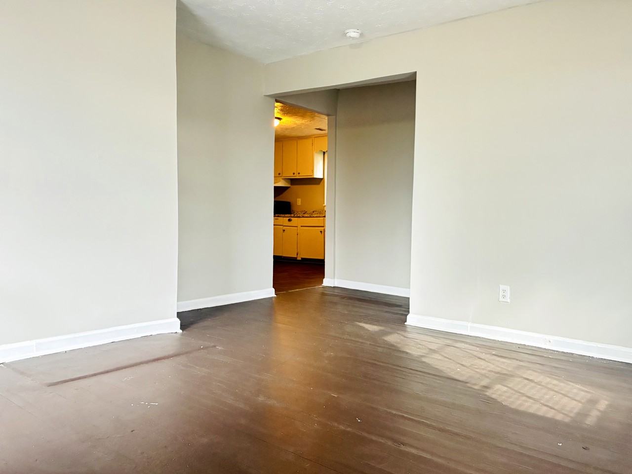 208 Royster Ave - Photo 5 of 16