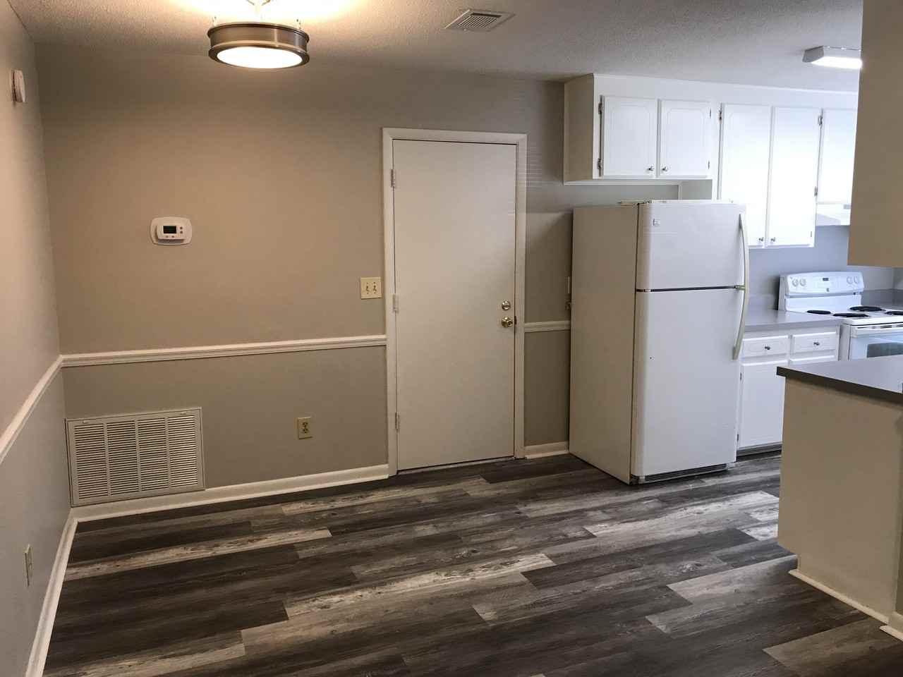 571 Woodlow Rd - Photo 7 of 19