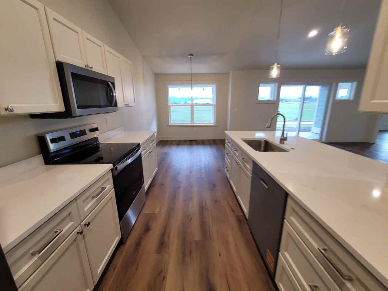 763 Foxglove Dr - Photo 4 of 19