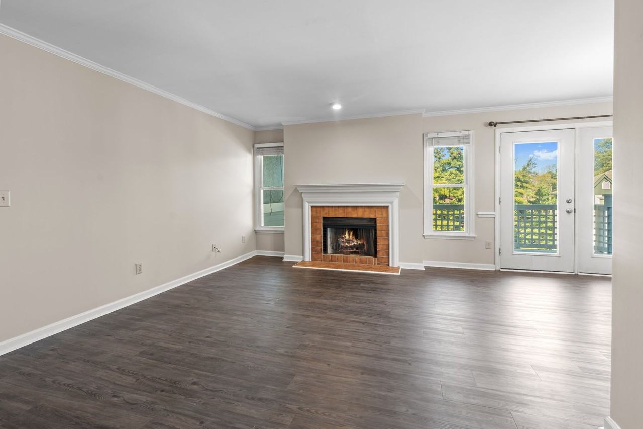 209 Hillsboro Place - Photo 4 of 28