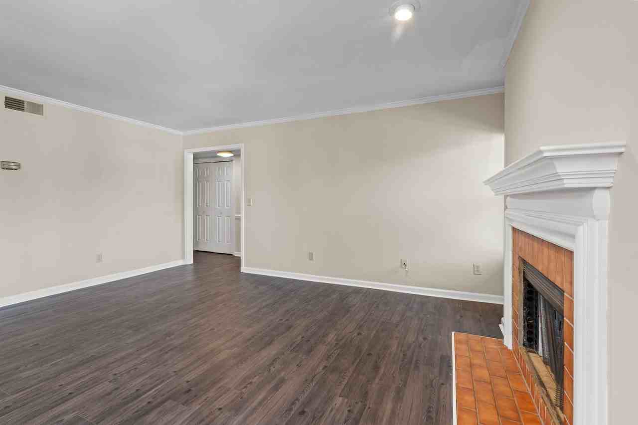 209 Hillsboro Place - Photo 6 of 28