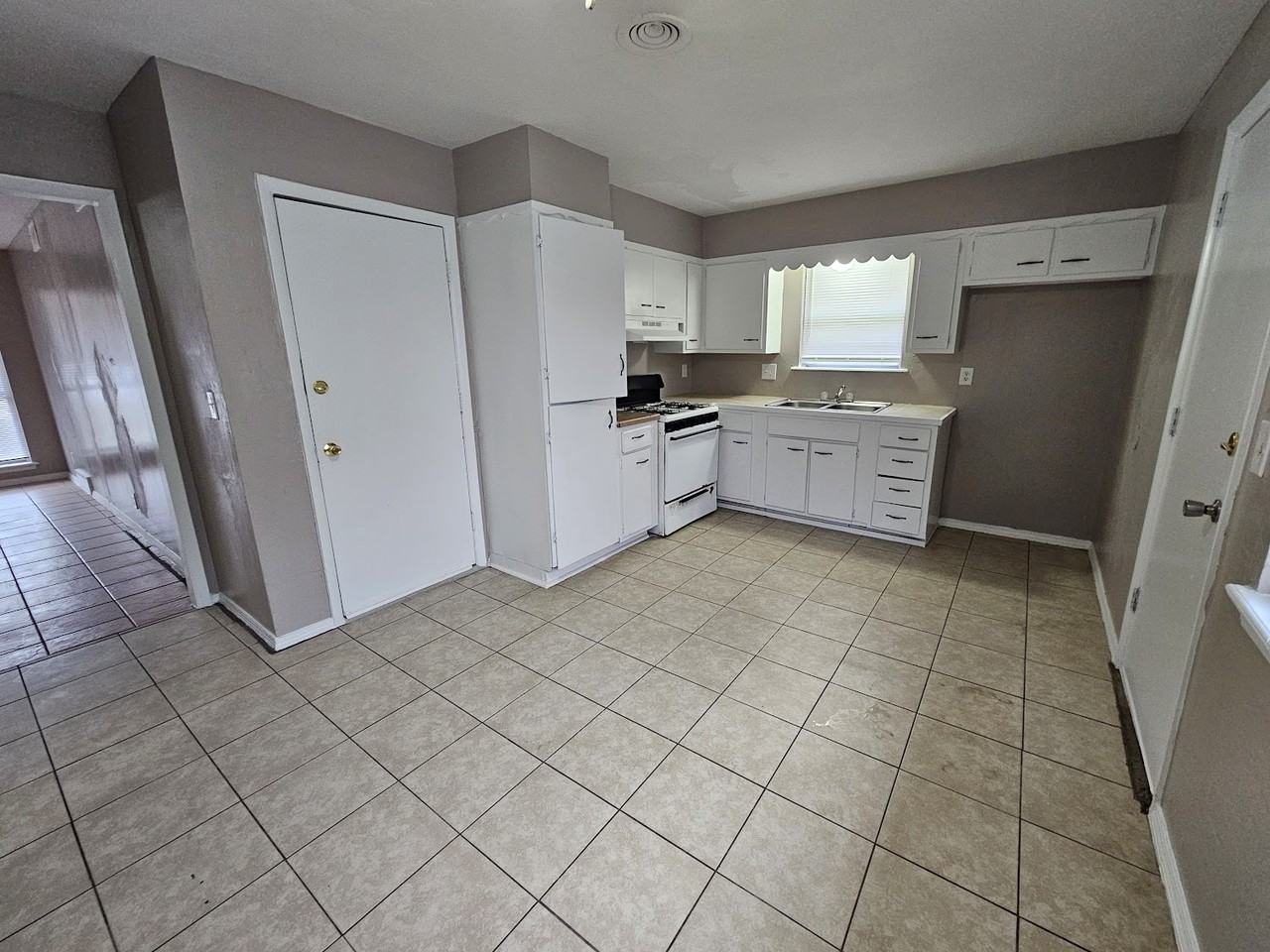 261 Northwest 80th Street - Photo 4 of 14