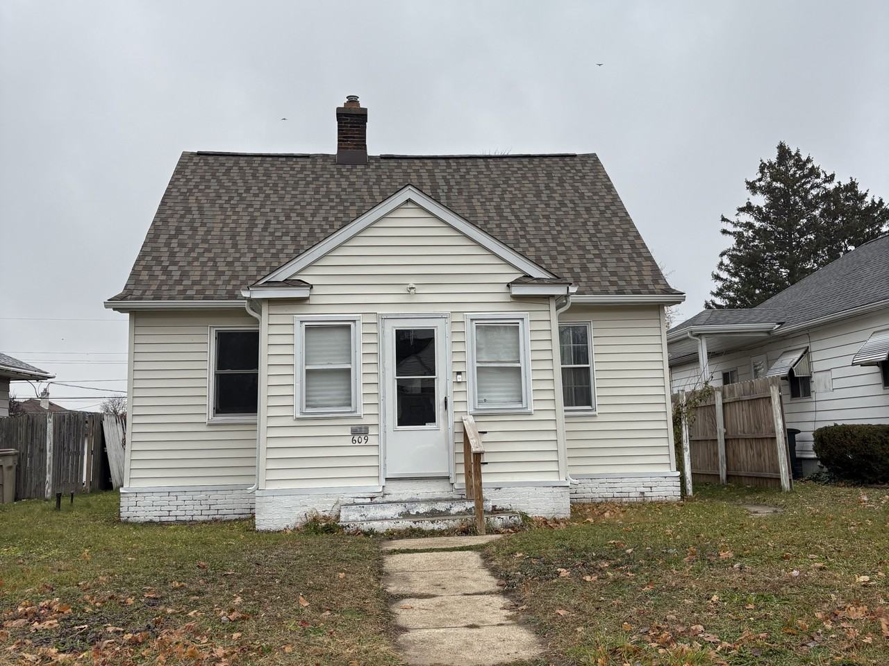 609 East Victoria Street