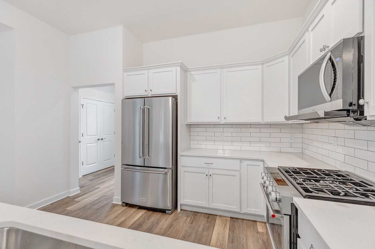 2253 E 97th St - Photo 4 of 29