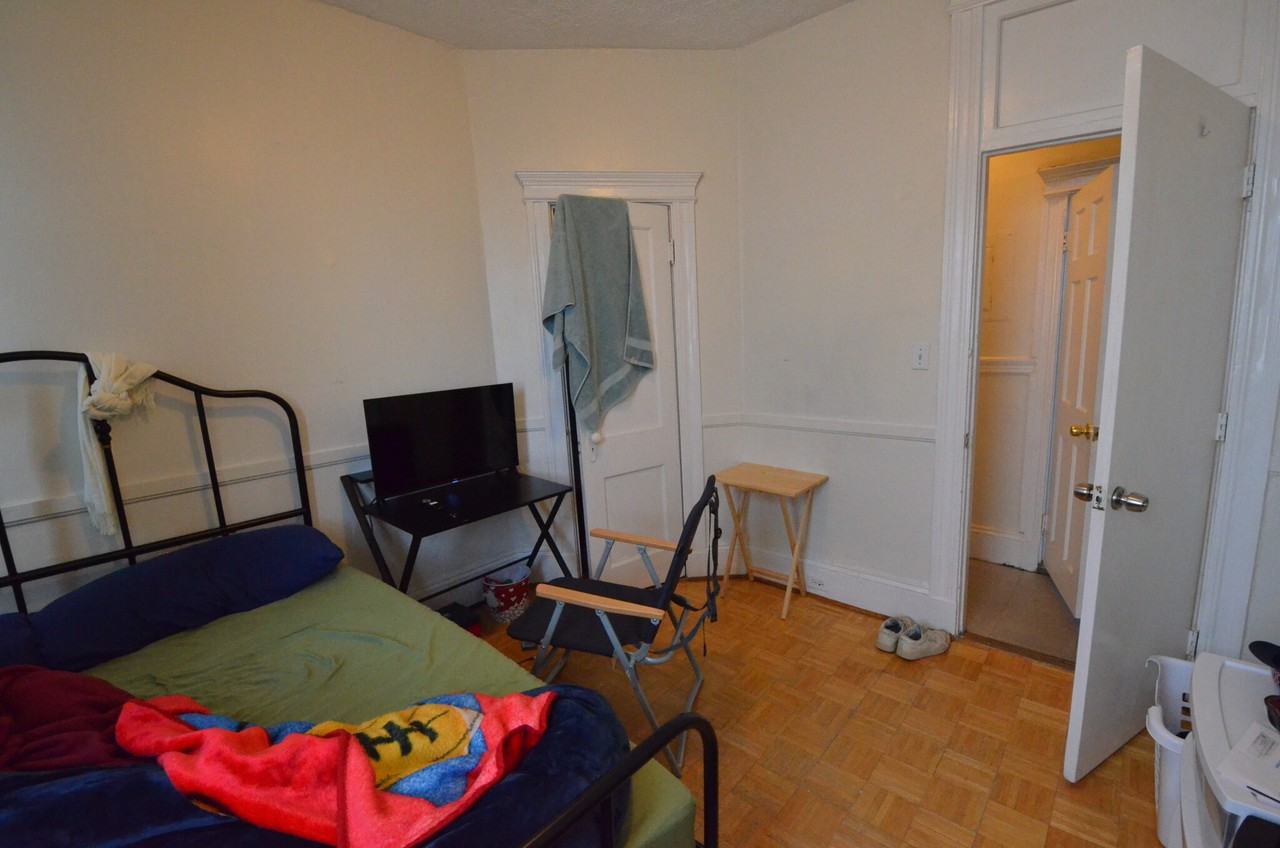 Burbank Street #24 - Photo 4 of 15