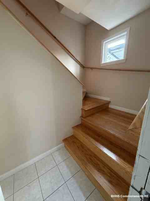 241 Lexington St - Photo 2 of 23