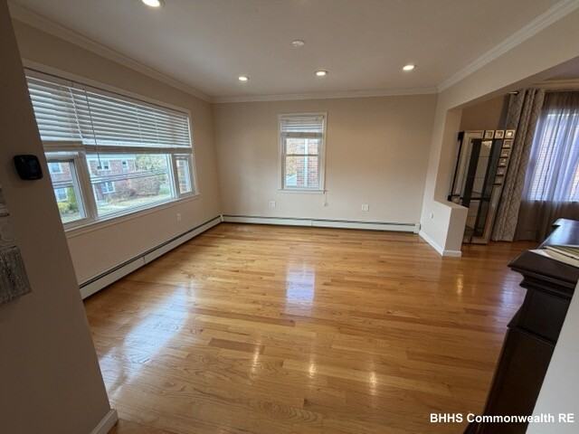 241 Lexington St - Photo 4 of 23