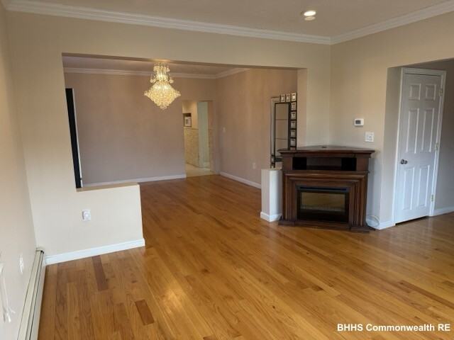 241 Lexington St - Photo 6 of 23