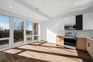 1435 W Fillmore St #104 - Photo 1 of 1