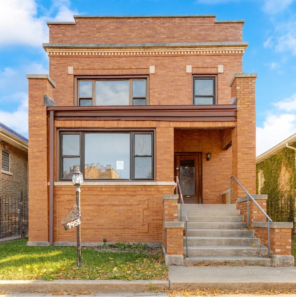 7955 7955  Unit South Elizabeth St. #2 - Photo 3 of 20