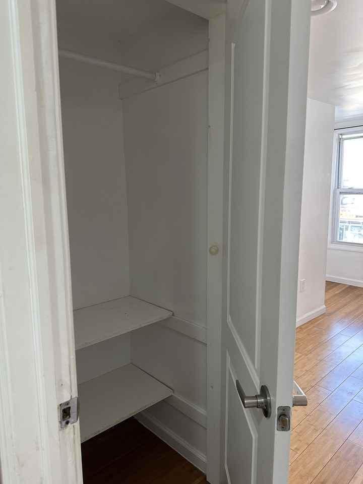 164 University Avenue - Photo 3 of 6