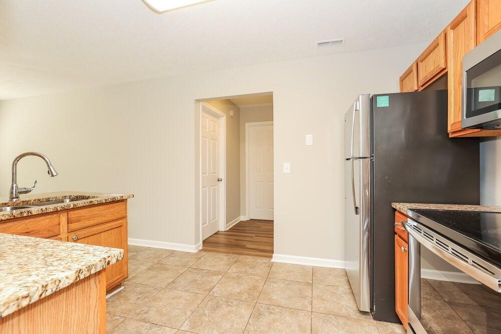 1421 Westview Dr - Photo 6 of 17