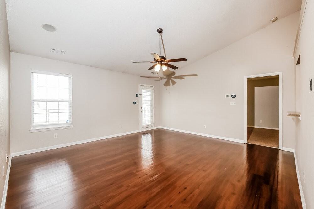 1495 Egret Ln - Photo 5 of 16