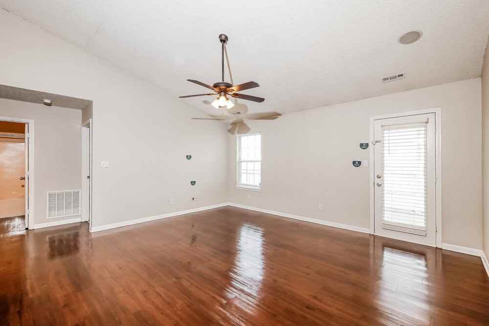 1495 Egret Ln - Photo 6 of 16