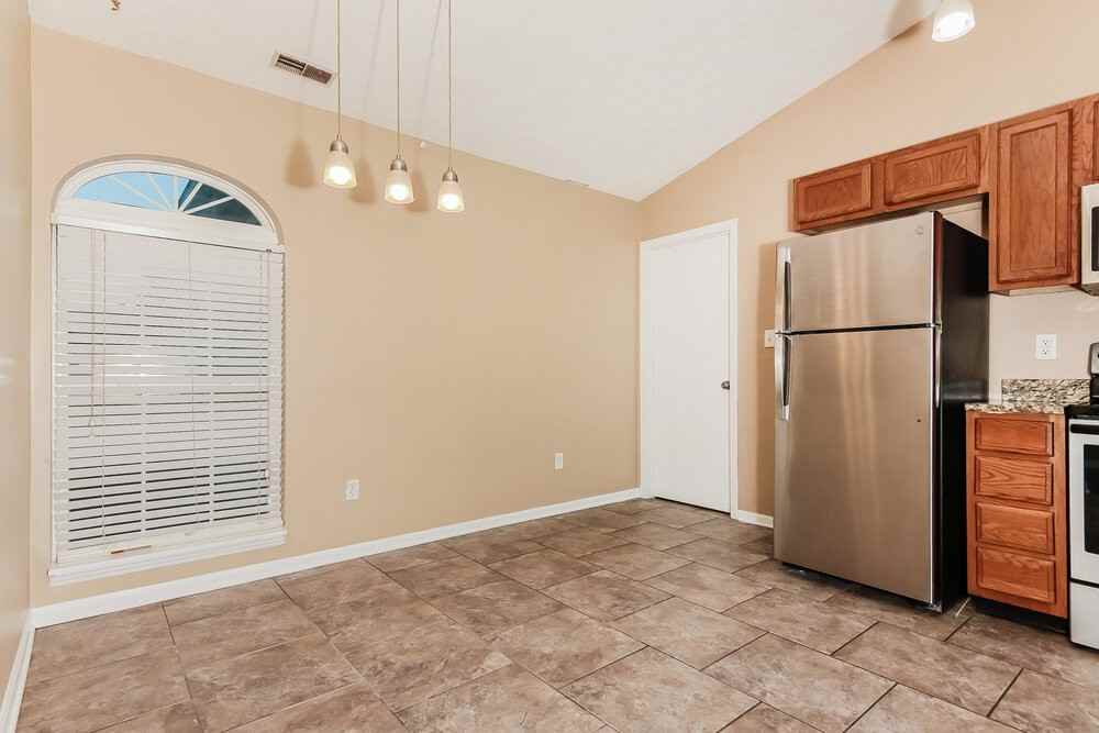 2628 Lullwater Ln - Photo 6 of 16