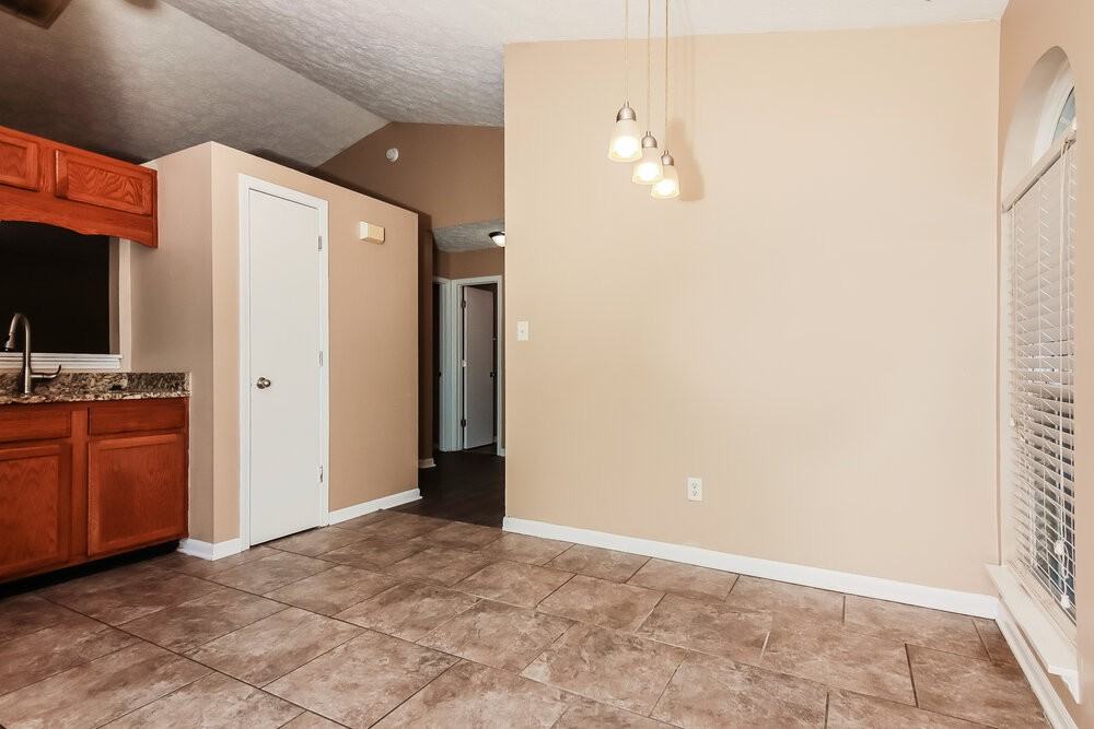 2628 Lullwater Ln - Photo 7 of 16